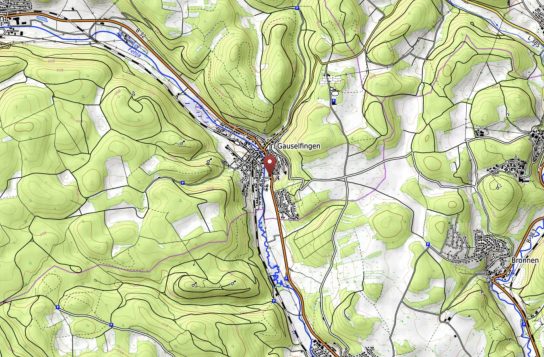 Topografische Karte mit Hügeln und Tälern um Gauselfingen, Flüsse fließen durch das Gebiet, Straßen verbinden Dörfer.